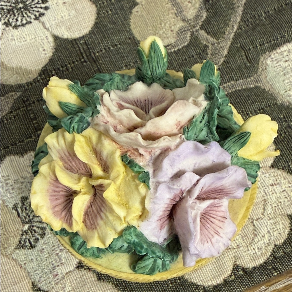 Vintage Italian Style a trinket box  Basket Home Accent - Picture 2 of 7